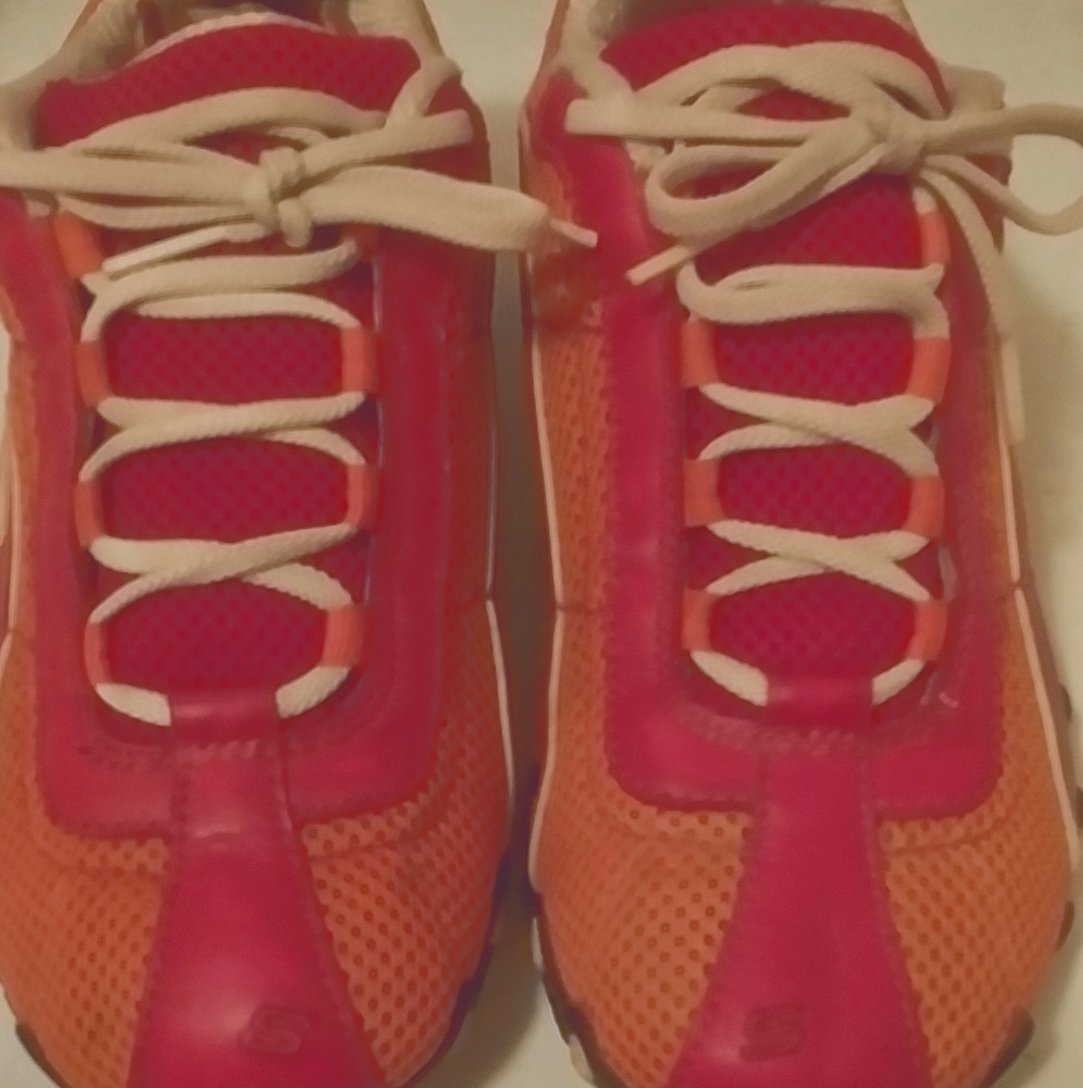 Orange 🍊 and Red Skechers